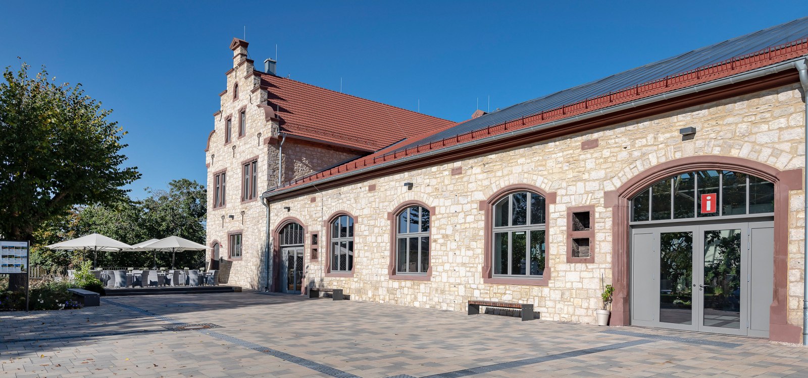 The heart of wine enjoyment in the red wine town of Ingelheim am Rhein, which was awarded by GREAT WINE CAPITAL. In the building itself there is a &quot;Rheinhessen EXCELLENT - Vinothek&quot;, the tourist information and a restaurant., © Heike Rost