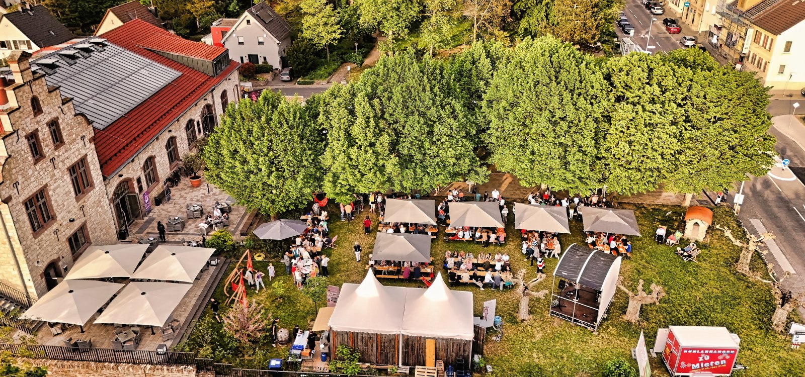 Frühlingsweinfest am Winzerkeller - Drohnenaufnahme, © Rainer Oppenheimer/Stadt Ingelheim