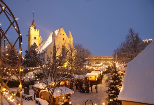 Ingelheimer Weihnachtsmarkt an der Burgkirche 2024, © Stefan Heinrich