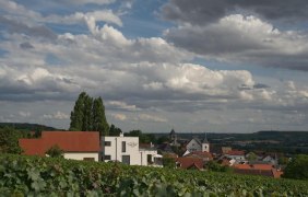 Winzerhaus mit Logo © Weingut E Weitzel