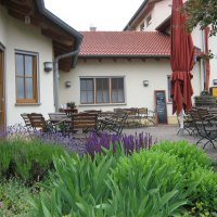 Ebenerdige Terrasse mit Freiraum