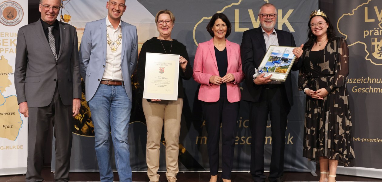 Ehrenpreis 2024 des Landkreises Mainz-Bingen an das Weingut Helmut Weber, Gau-Algesheim, © LWK RLP / Alexander Sell