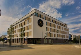 Het IBB Hotel in Ingelheim am Rhein ontving in 2019 de Best of Wine Tourism Award 2019. Het hotel ligt direct in het Nieuwe Centrum en tegenover de cultuur- en congreszaal, de kING. © Rainer Oppenheimer