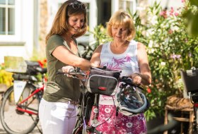 Die Rotweinstadt Ingelheim hat einige E-Bikes im Verleih, die zu ausgiebigen Radtouren in der Region Rheinhessen einladen. © Dominik-Ketz/Rheinhessen-Touristik GmbH