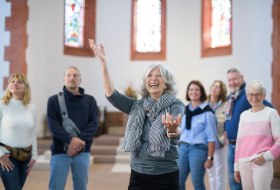 Führung in der Saalkirche © Angelika Stehle/Stadt Ingelheim