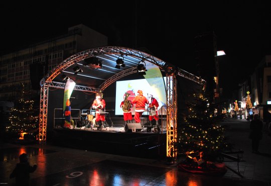 Auch im Advent finden auf dem Sebastian-Münster-Platz in der Neuen Mitte donnerstags Open-Air-Events statt., © Clemens Saame