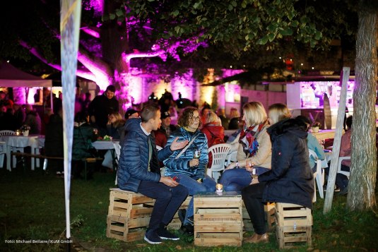 Rotweinfest Ingelheim AUSGEZEICHNET - abends im Rosengärtchen, © Michael Beallaire/IKuM GmbH