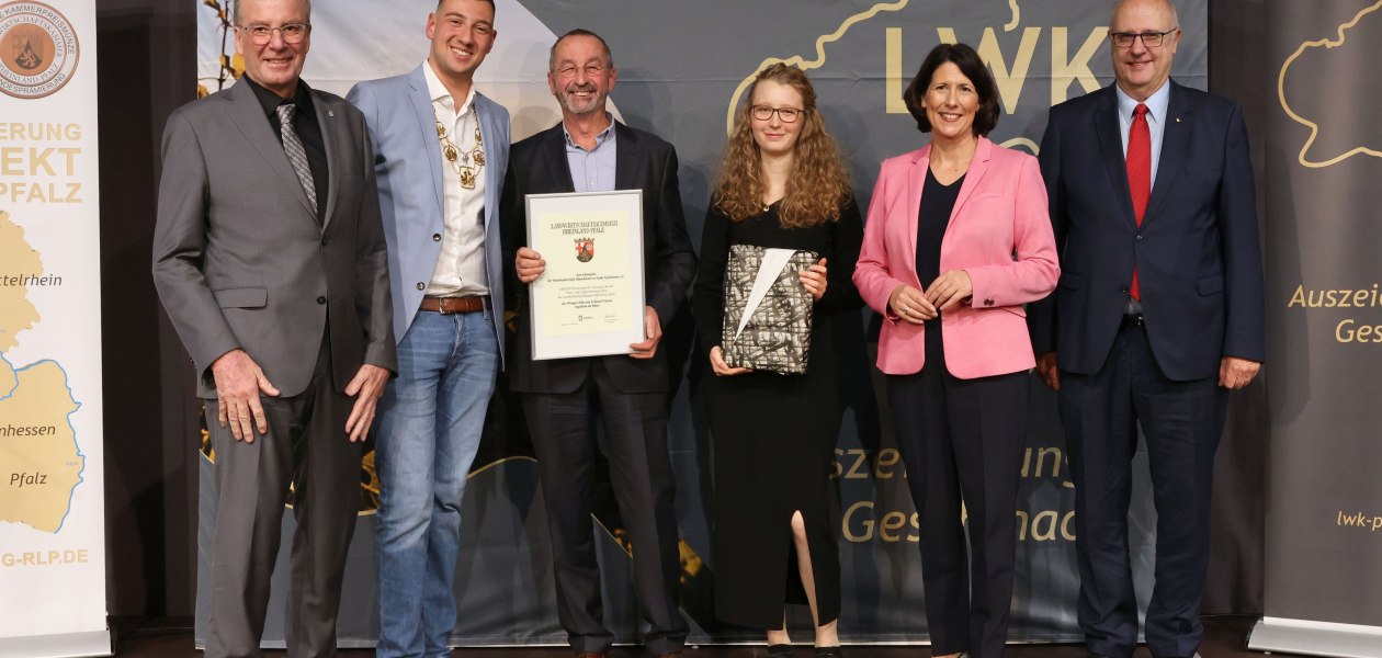 Ehrenpreis der Weinbruderschaft Rheinhessen zu St. Katharinen Oppenheim an das Weingut Weitzel, Ingelheim