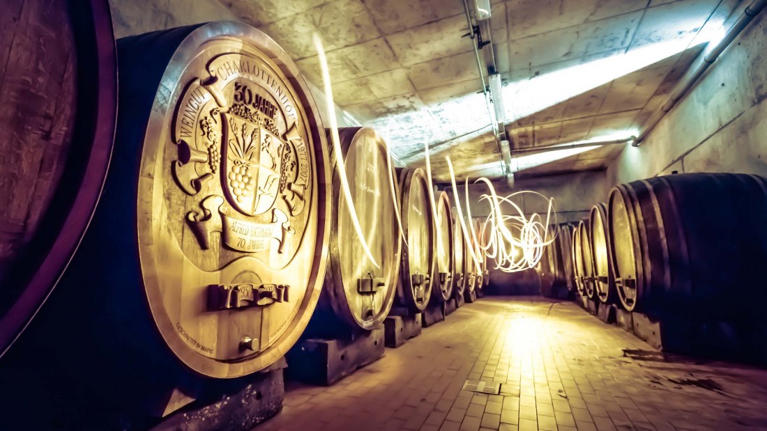 wine-cellar-with-light-effects, © Weingut Hagemann