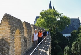 Führung auf dem Wehrgang © Angelika Stehle/Stadt Ingelheim