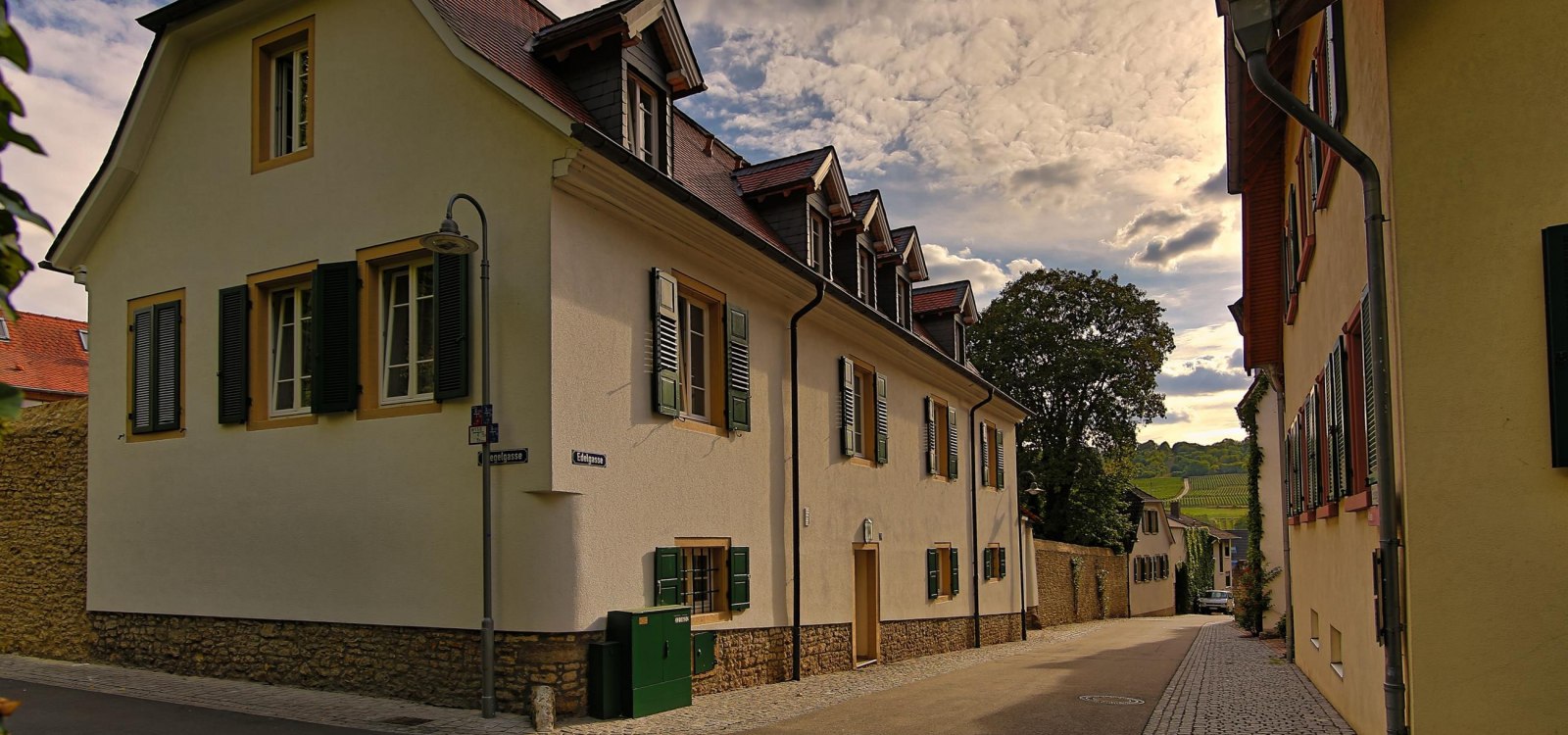 Edelgasse/corner of Stiegelgasse