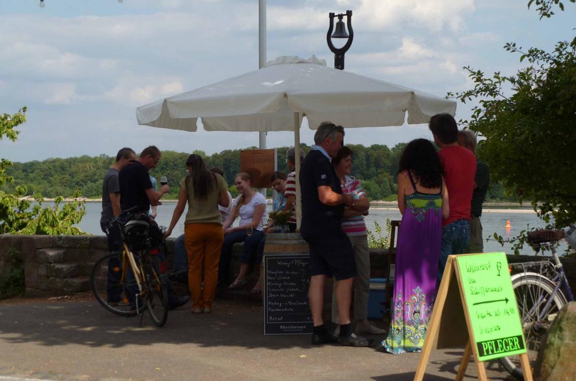 wine resting-on-schiffer mast-internet, © Weingut Pfleger