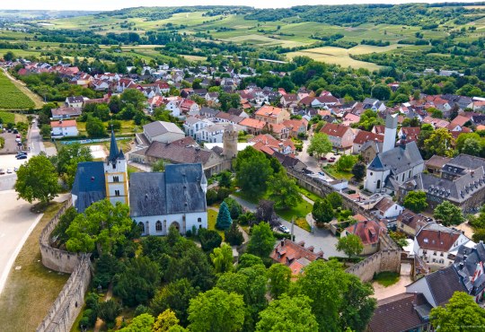 Burgkirche Ober-Ingelheim - Luftaufnahme, © Armin Kleisinger/Stadt Ingelheim