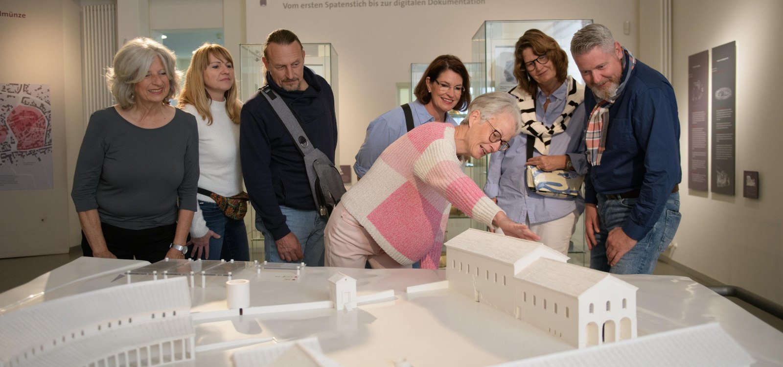 Rondleiding door het museum - model Keizerlijk Paleis Ingelheim